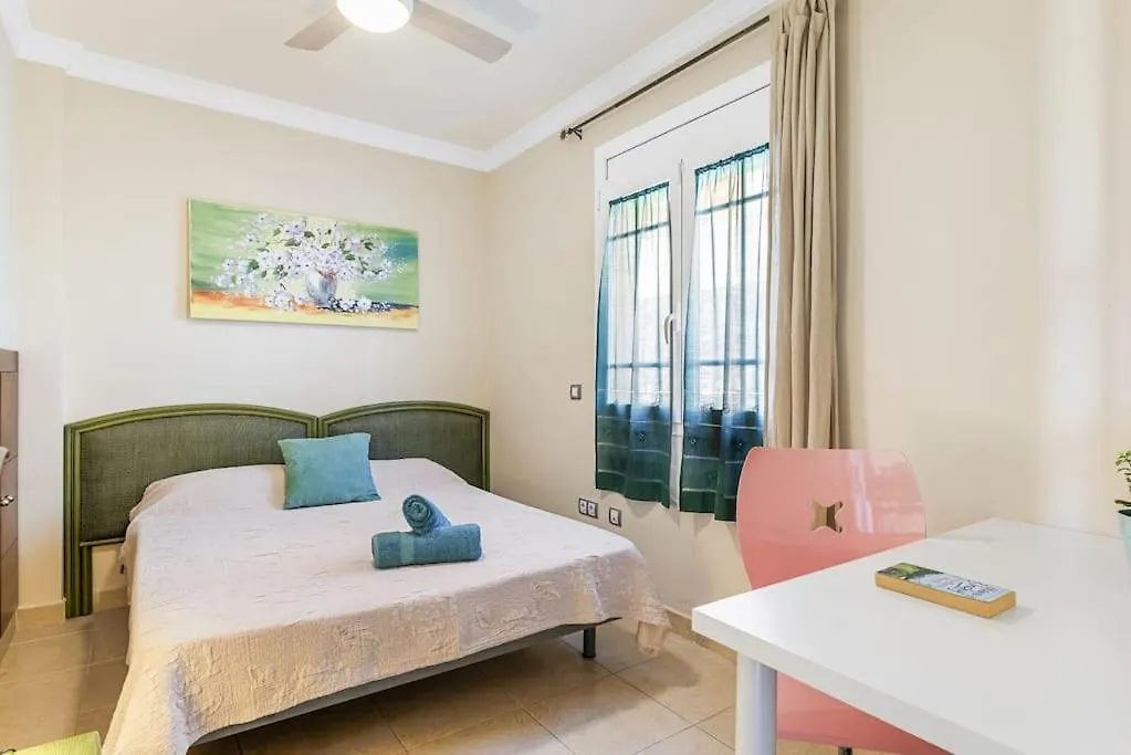Luxury Villa With Sea View, Heated Pool 아로나