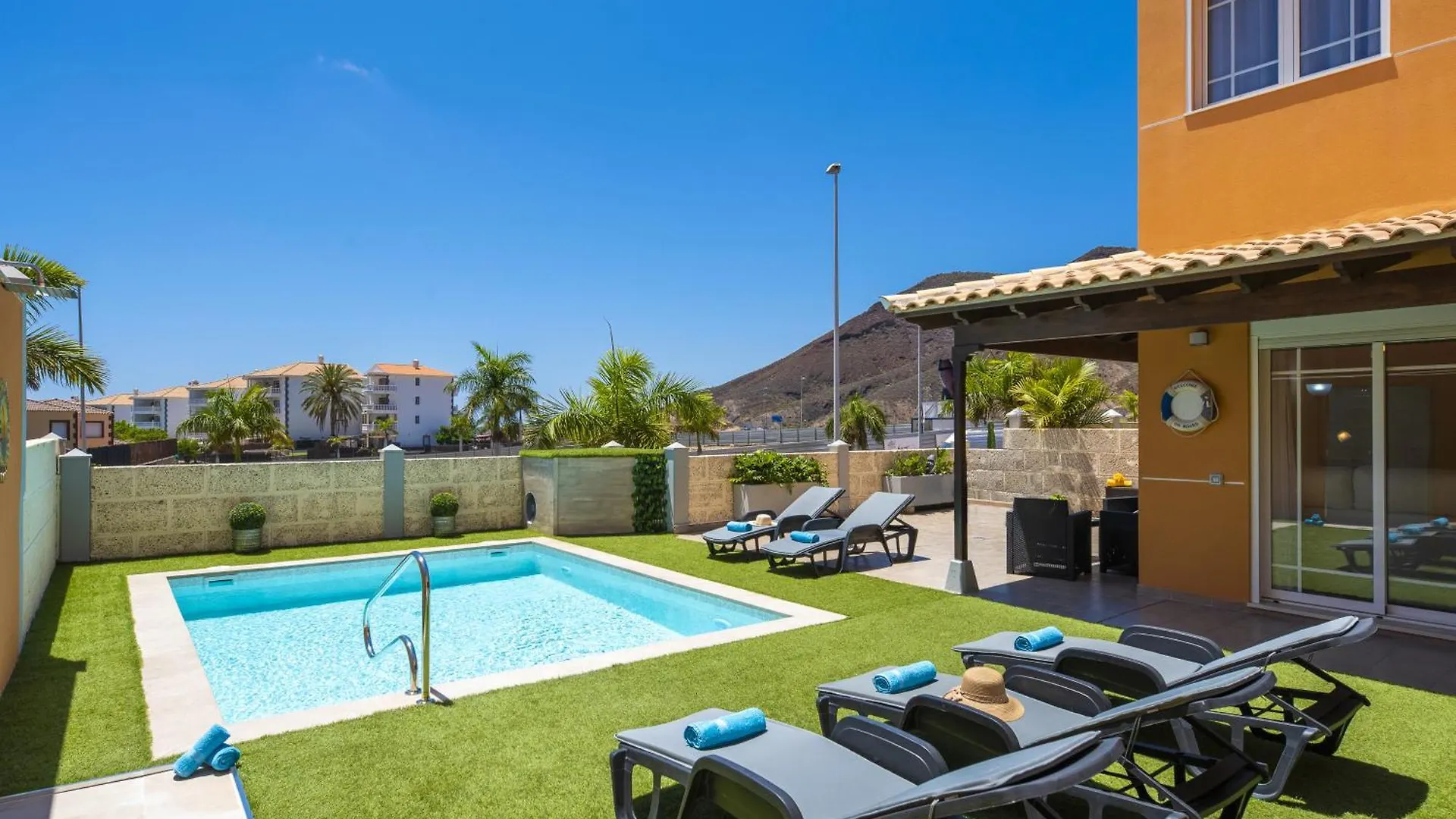 Luxury Villa With Sea View, Heated Pool Arona